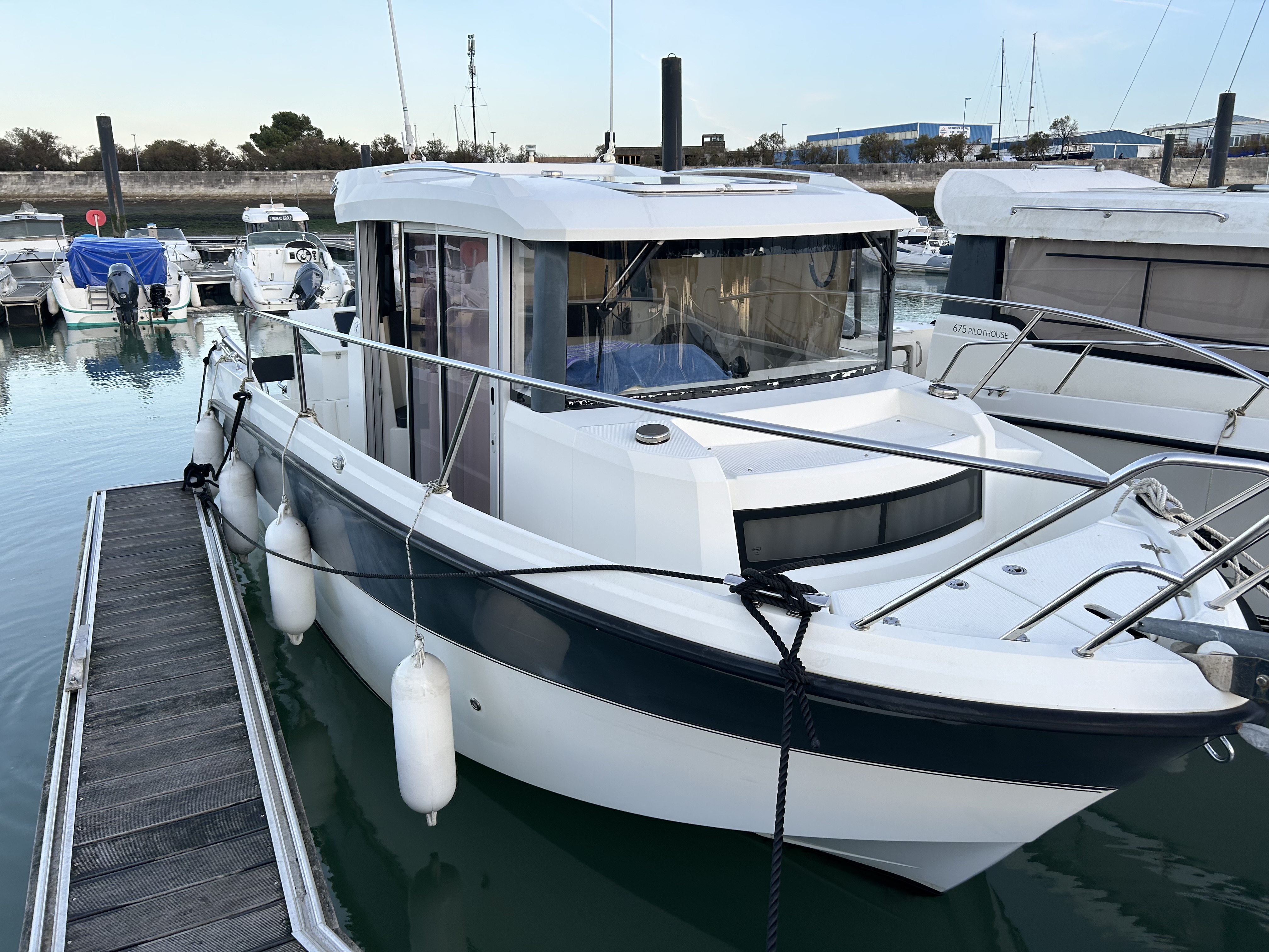 800 Pilothouse